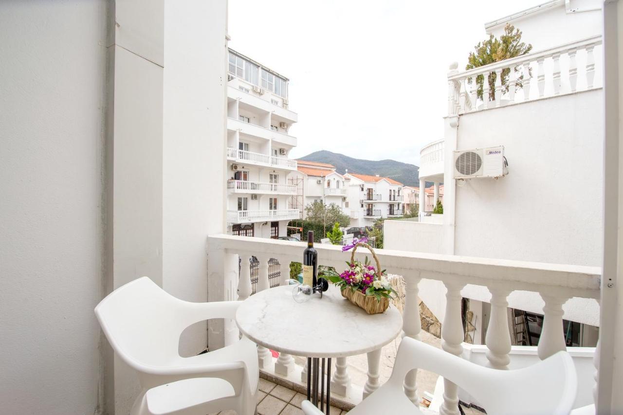 Apartments & Rooms Nikolic Budua Esterno foto