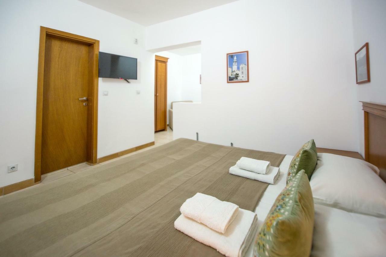 Apartments & Rooms Nikolic Budua Esterno foto