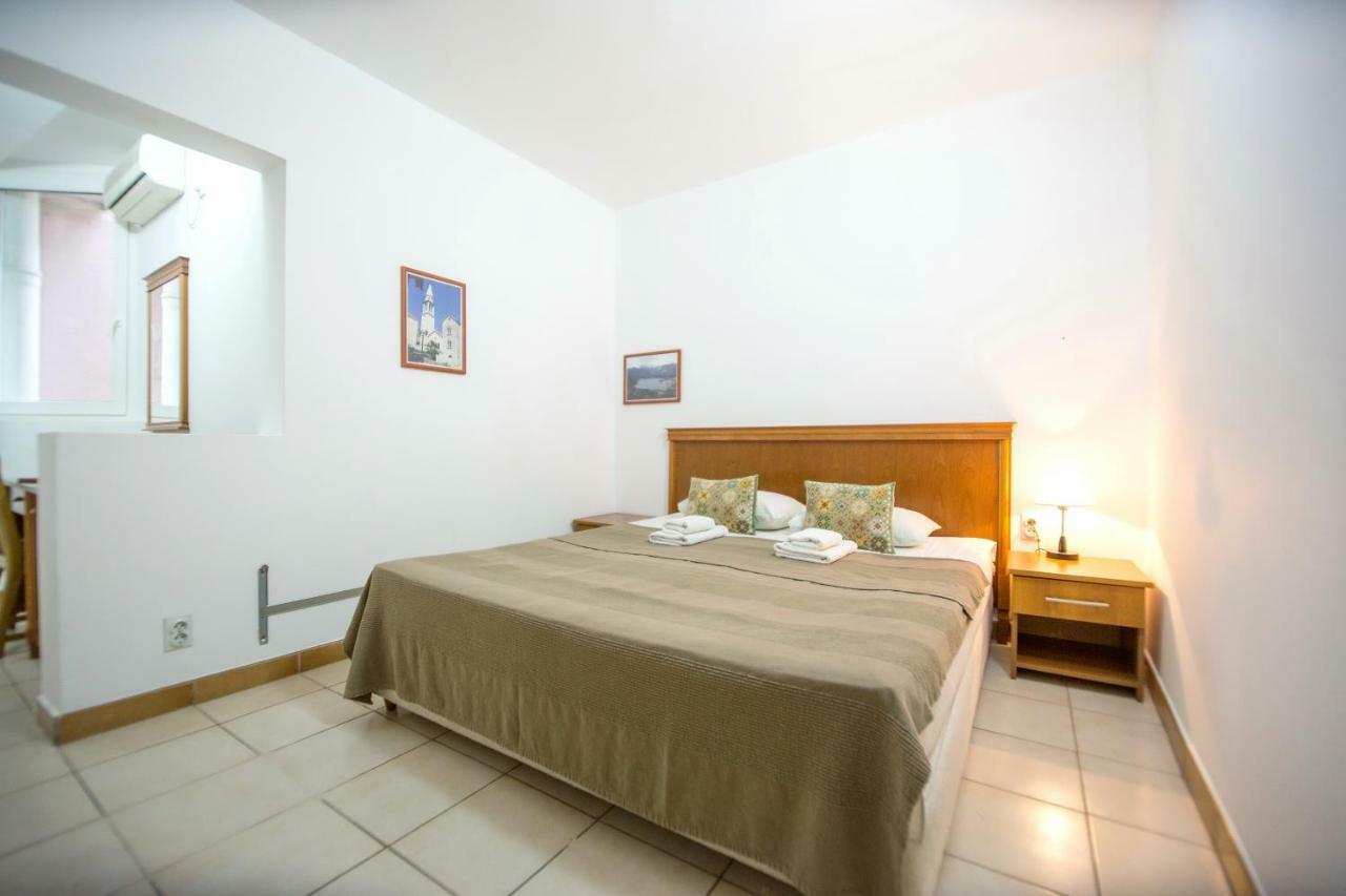 Apartments & Rooms Nikolic Budua Esterno foto