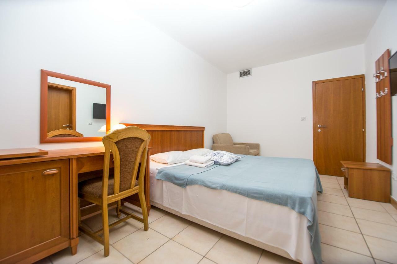 Apartments & Rooms Nikolic Budua Esterno foto
